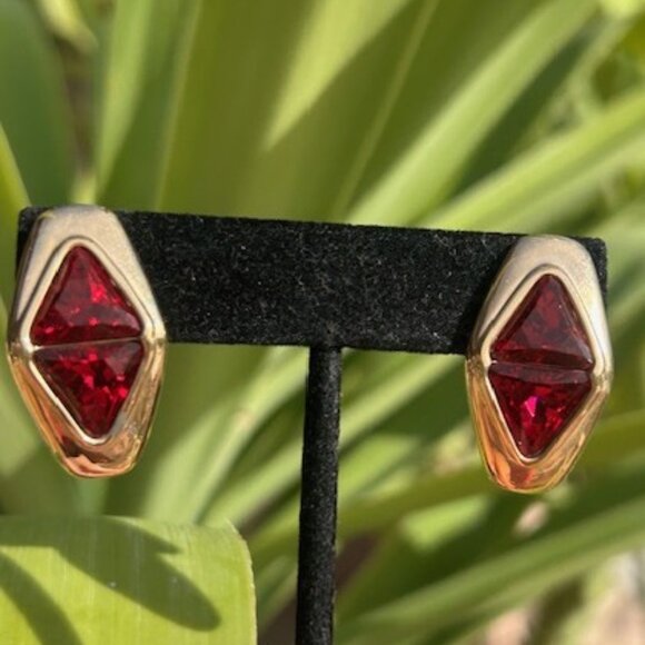 S.A.L SWAROVSKI Ruby Red Crystal Gold Tone EARRINGS - Picture 5 of 9